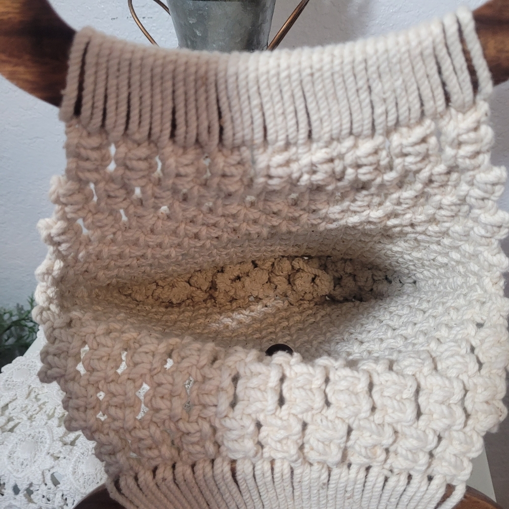 Vintage 70's Cream Boho Crochet Bag with Wooden Handle - Picture 5 of 9